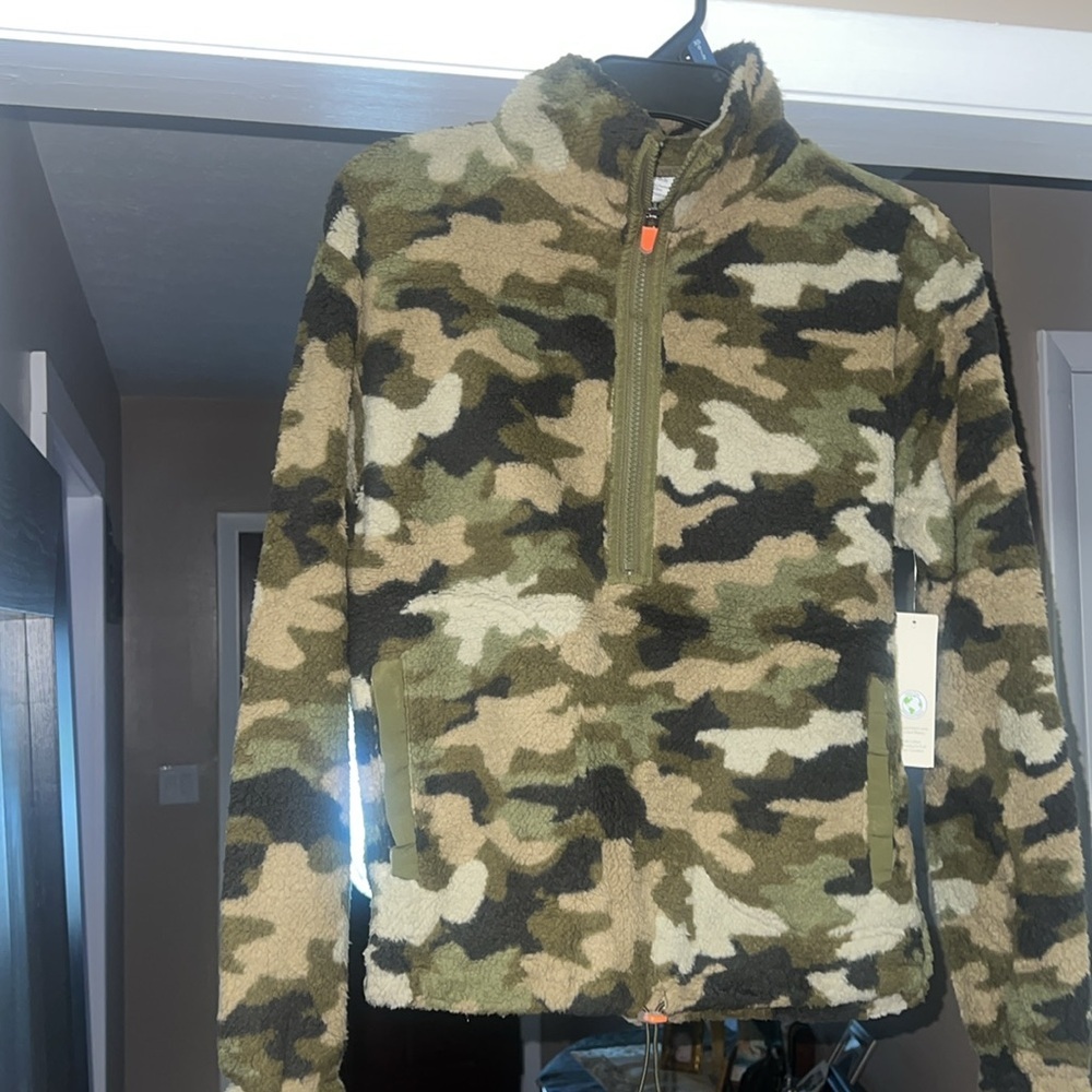 Camouflage brand new super warm and comfy and soft jacket - Picture 2 of 2